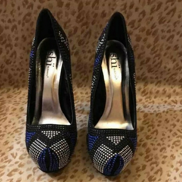 Like New! Shi by Journeys studded heels,  size 8.5 - Picture 3 of 4